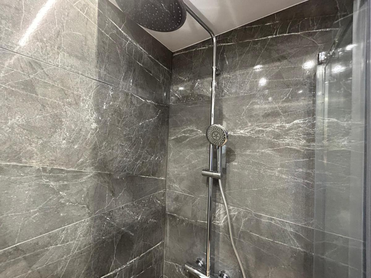 Port Twins Suites No1 พีเรียส ภายนอก รูปภาพ