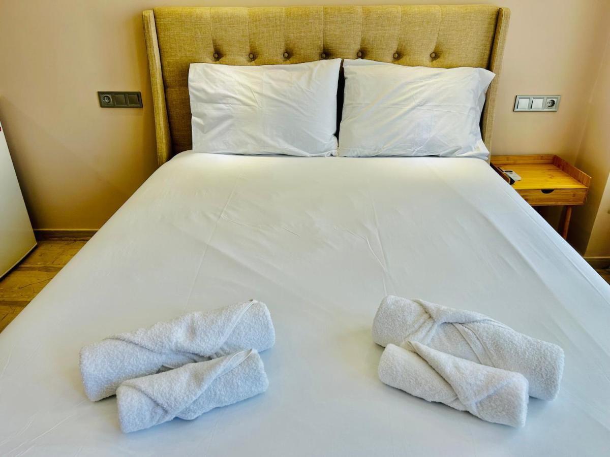Port Twins Suites No1 พีเรียส ภายนอก รูปภาพ