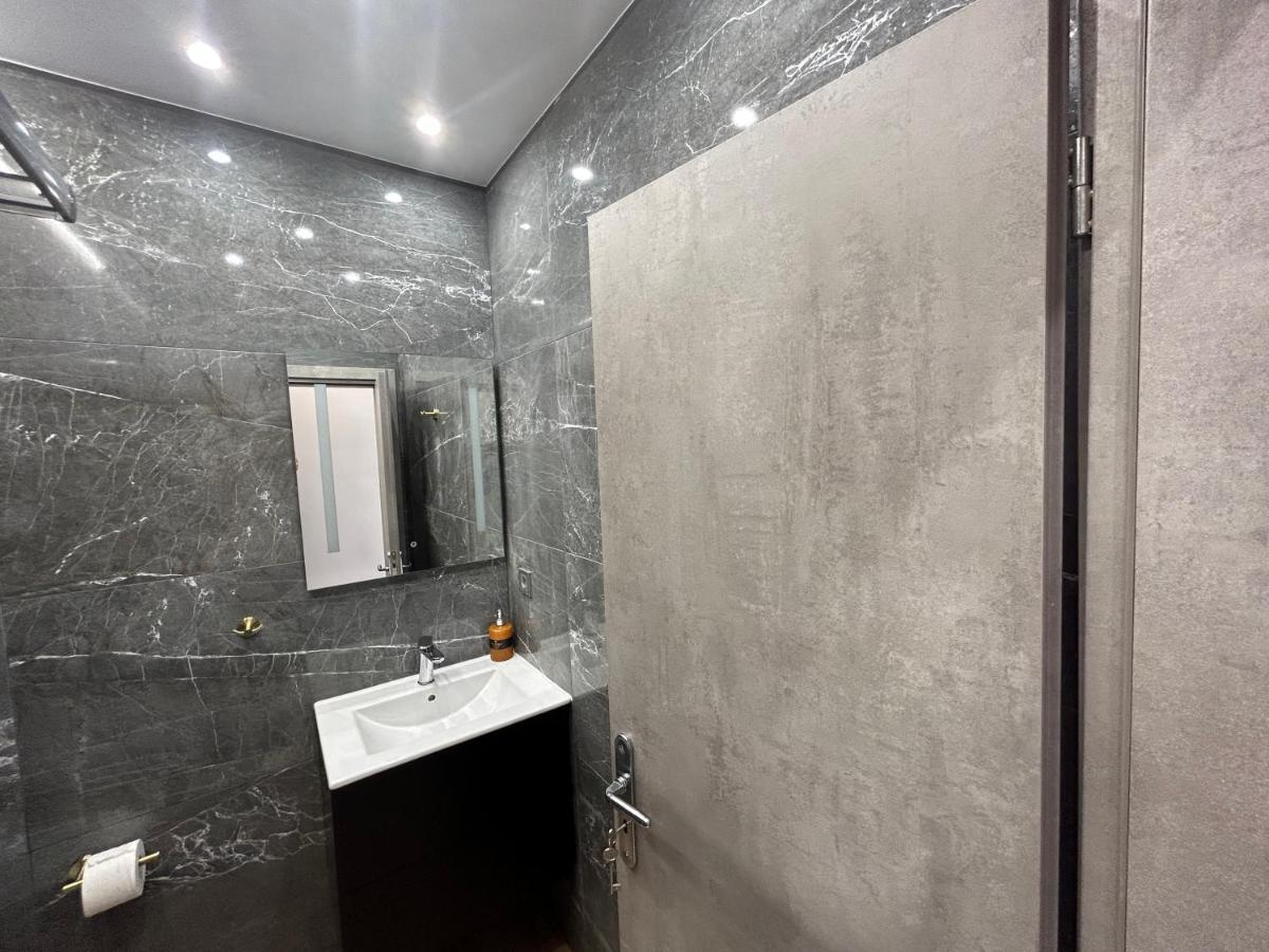 Port Twins Suites No1 พีเรียส ภายนอก รูปภาพ