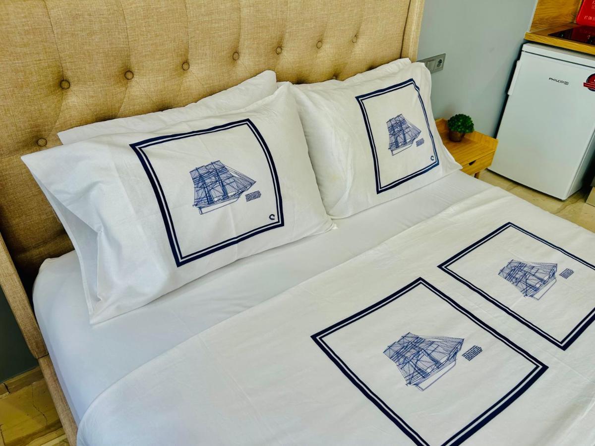 Port Twins Suites No1 พีเรียส ภายนอก รูปภาพ