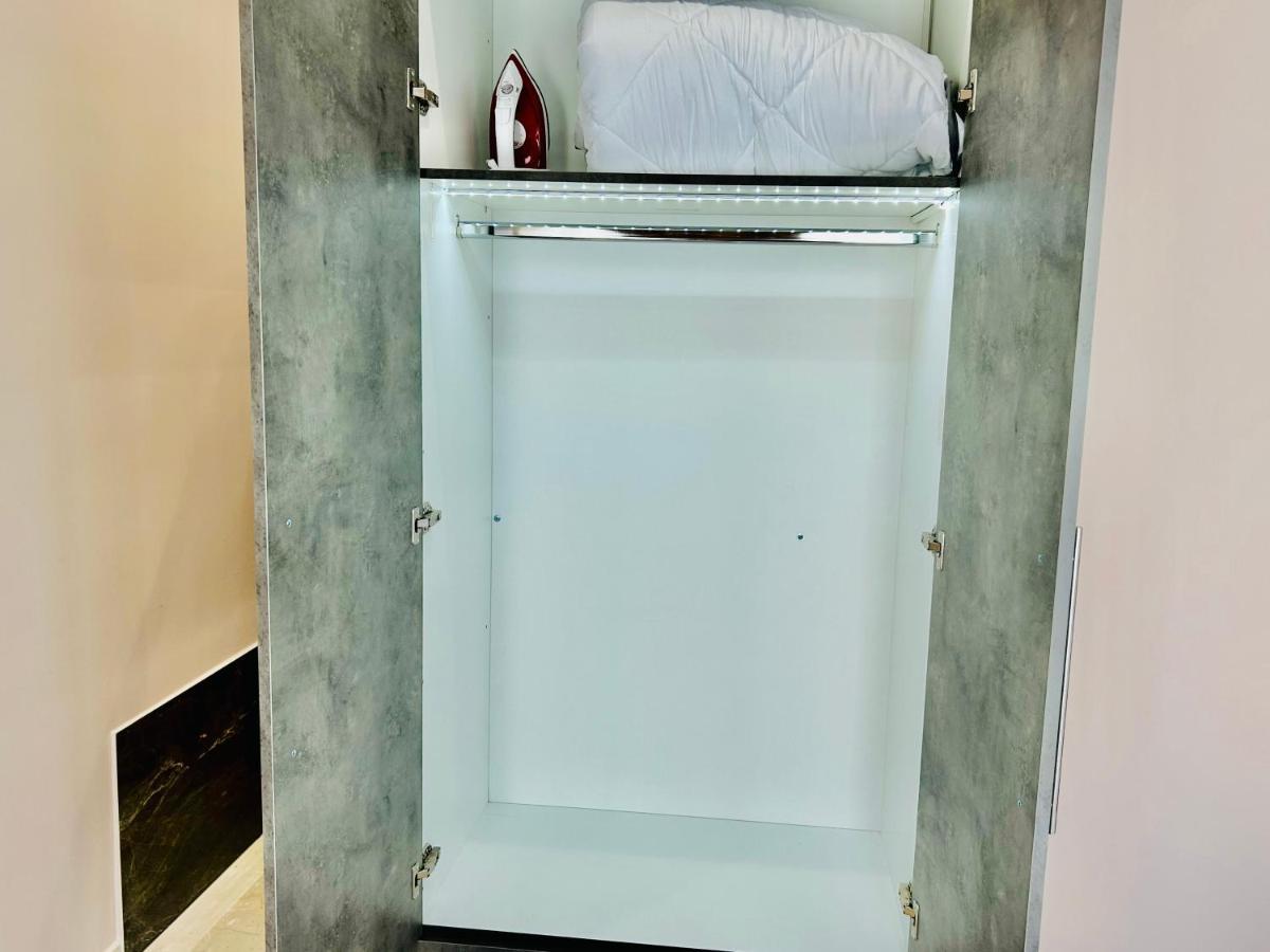 Port Twins Suites No1 พีเรียส ภายนอก รูปภาพ