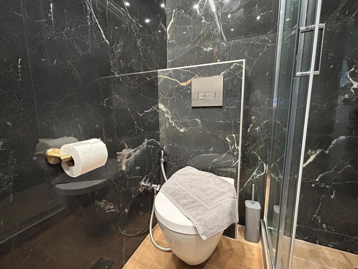 Port Twins Suites No1 พีเรียส ภายนอก รูปภาพ