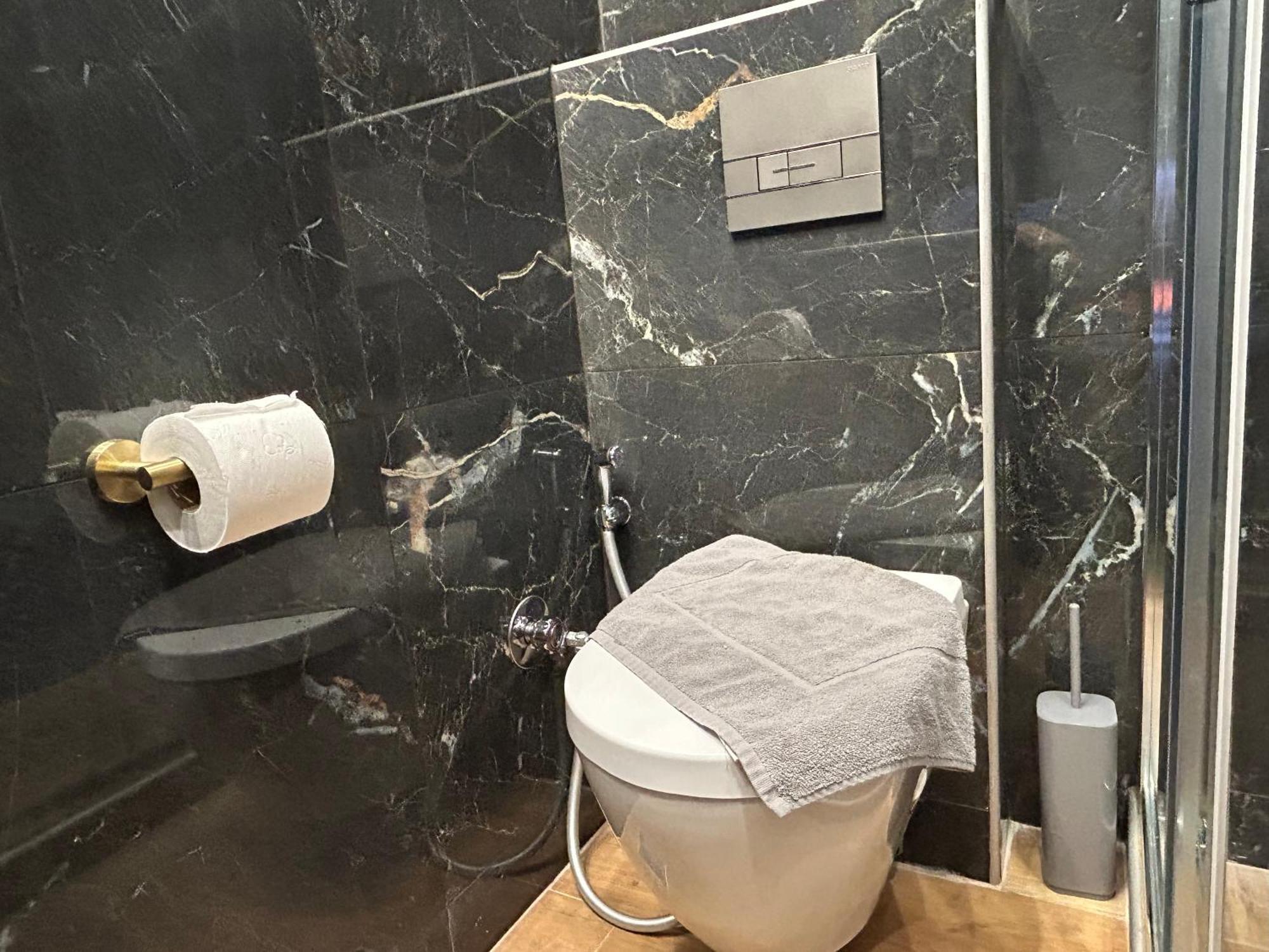 Port Twins Suites No1 พีเรียส ภายนอก รูปภาพ